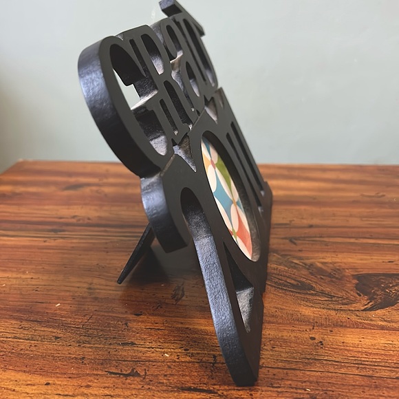 EUC Grad 2011 wooden 8X6 photo frame fits 2-3” round photo with tassel - Picture 3 of 4